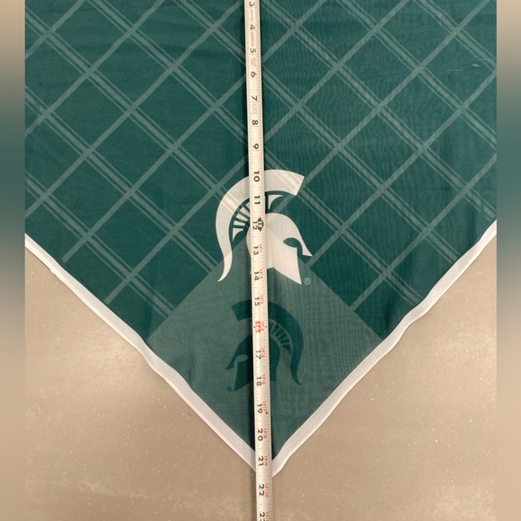 Women's Michigan State Spartans Reversible Snap Scarf - Picture 8 of 10